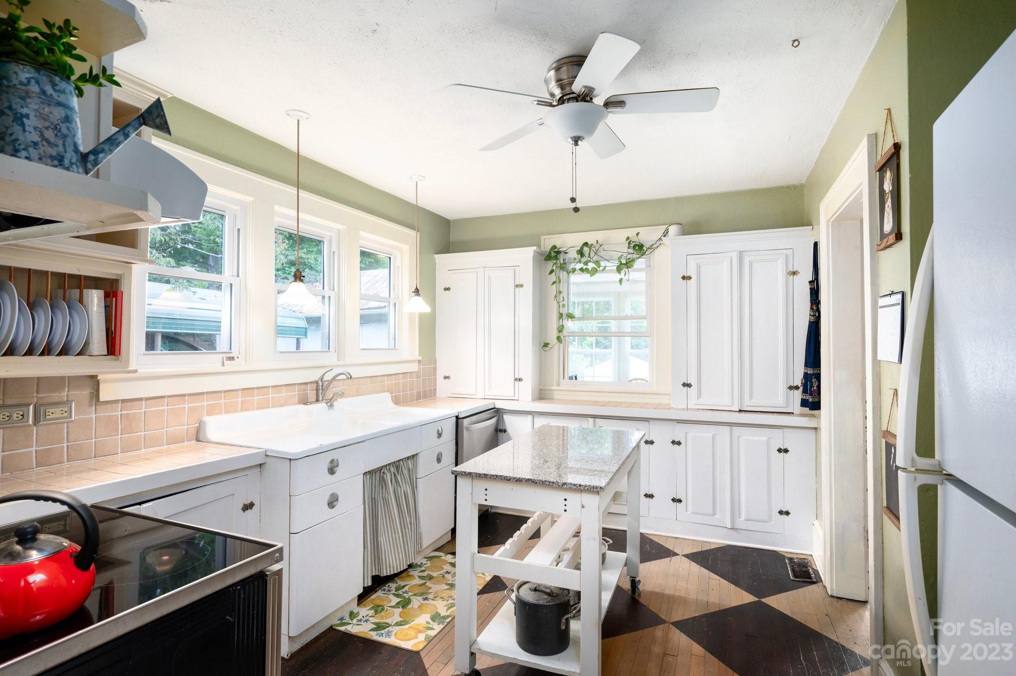 41 Lindsey Road Candler, NC 28715 - Photo 10 of 32 Gallery Image 10