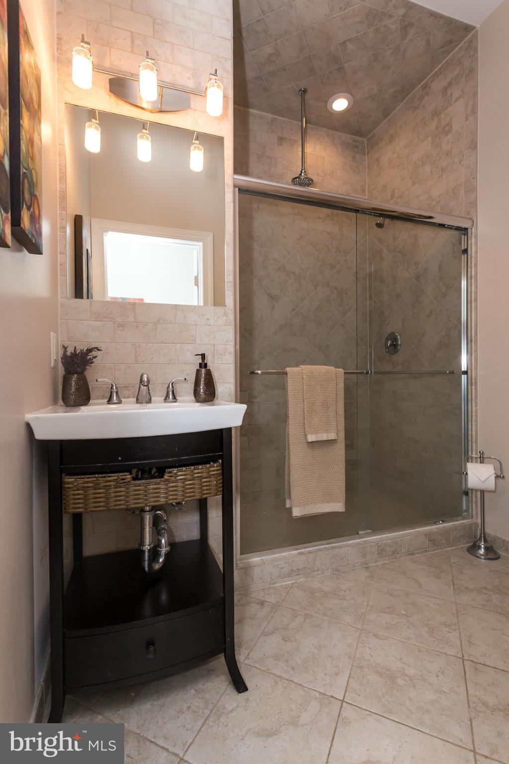 2450 Ontario Road Northwest, Unit 4 Washington, DC 20009 - Photo 22 of 30 Bath