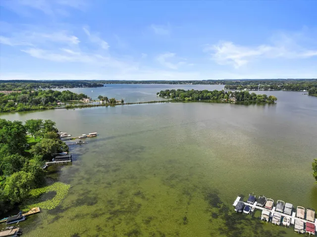 $850,000 | 208 North Maple Terrace, Oconomowoc, WI 53066