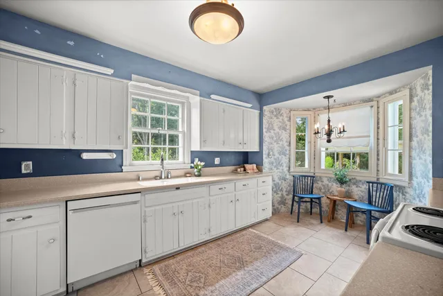 $850,000 | 208 North Maple Terrace, Oconomowoc, WI 53066