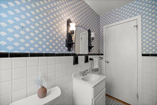 $850,000 | 208 North Maple Terrace, Oconomowoc, WI 53066