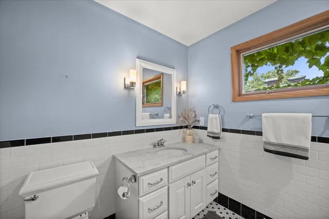 $850,000 | 208 North Maple Terrace, Oconomowoc, WI 53066