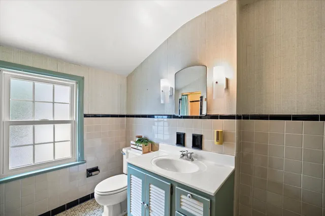 $850,000 | 208 North Maple Terrace, Oconomowoc, WI 53066