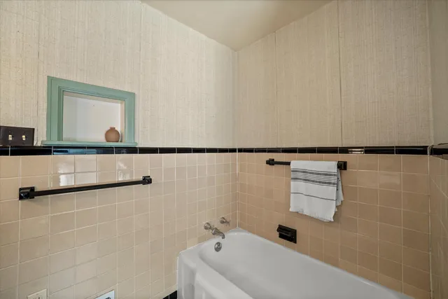 $850,000 | 208 North Maple Terrace, Oconomowoc, WI 53066