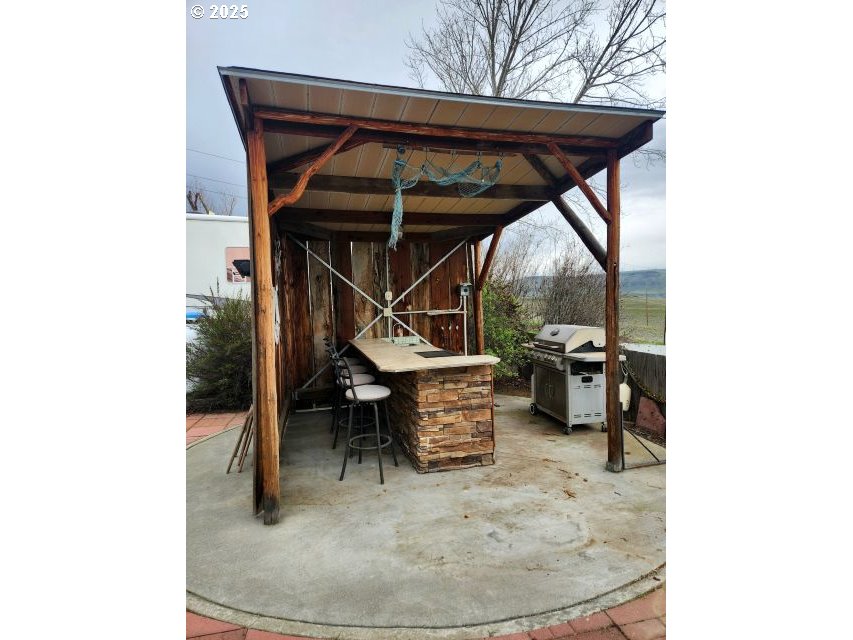 1425 Main Street Arlington, OR 97812 - Photo 13 of 30 Wet Bar