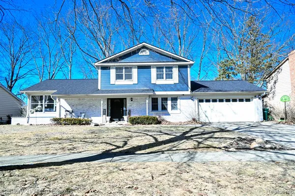 $262,000 | 433 Dutch Mill Drive, Flushing, MI 48433