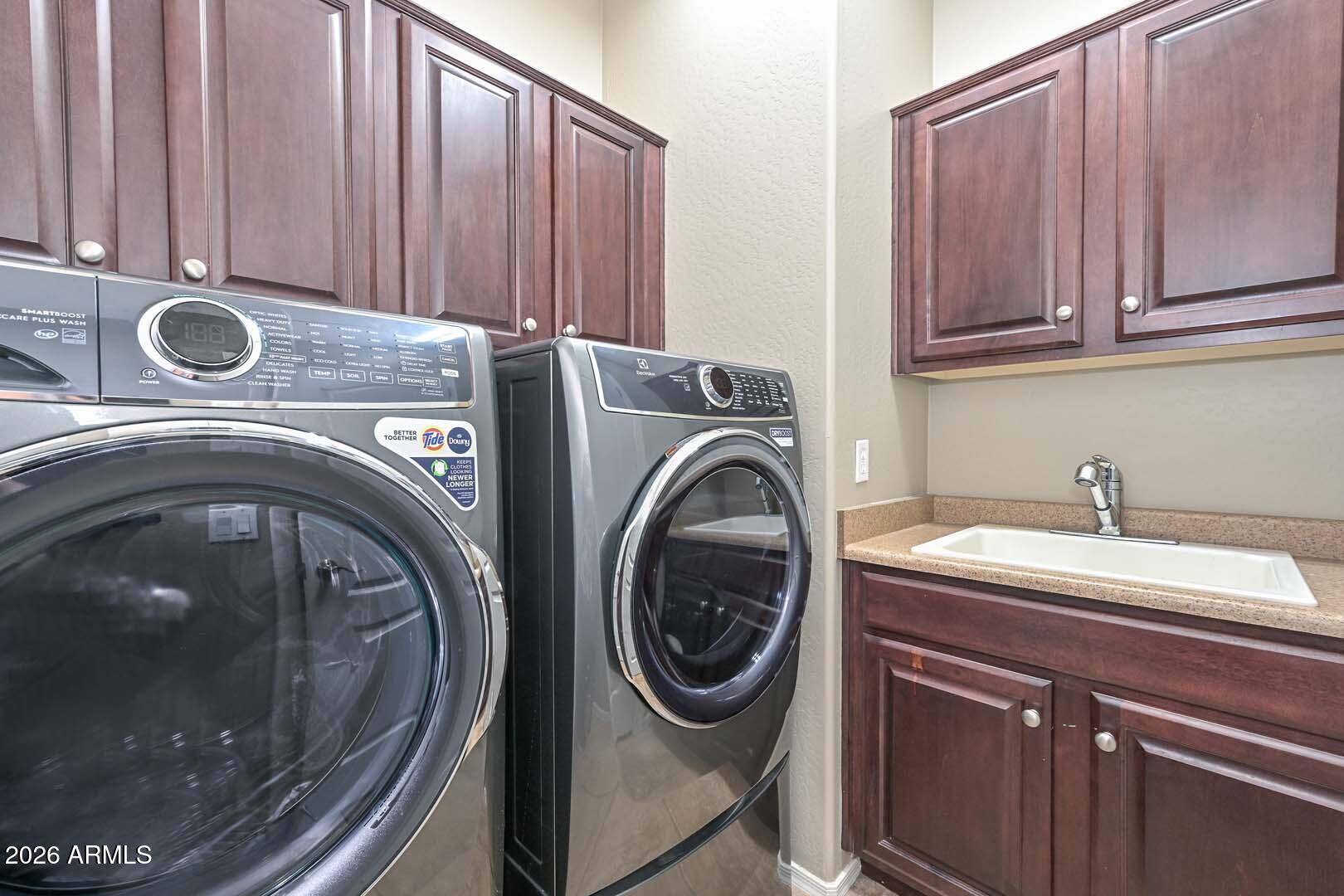 12843 West Black Hill Road Peoria, AZ 85383 - Photo 25 of 47 Laundry Room