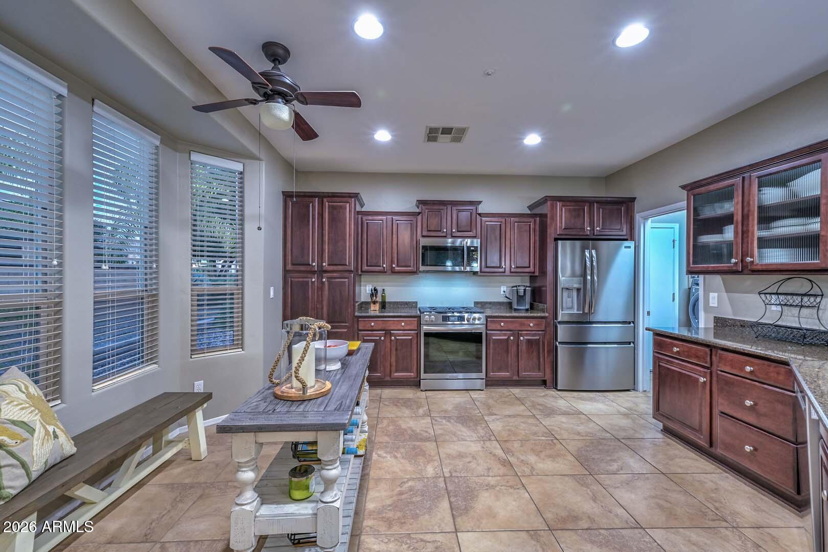 12843 West Black Hill Road Peoria, AZ 85383 - Photo 8 of 47 Kitchen3