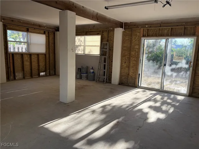 $3,000 | 374 Connecticut Street, Fort Myers Beach, FL 33931