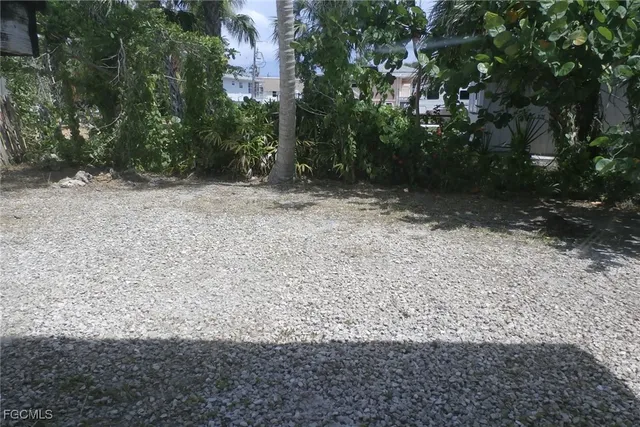 $3,000 | 374 Connecticut Street, Fort Myers Beach, FL 33931