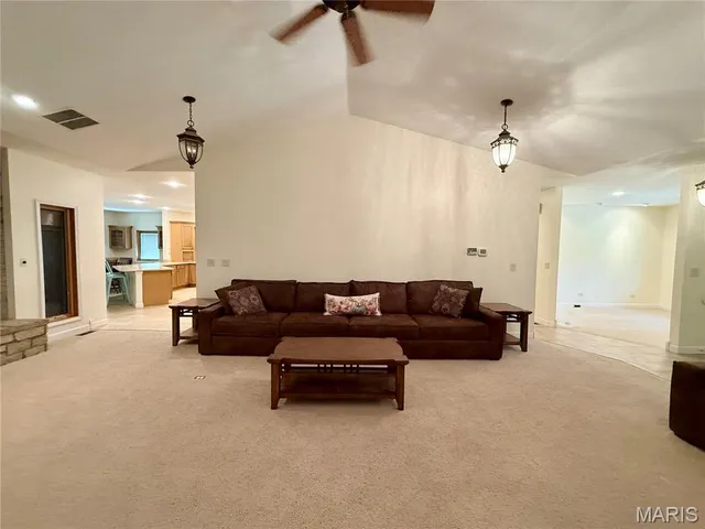 $575,000 | 20404 Alpine Trail, Raymondville, MO 65555