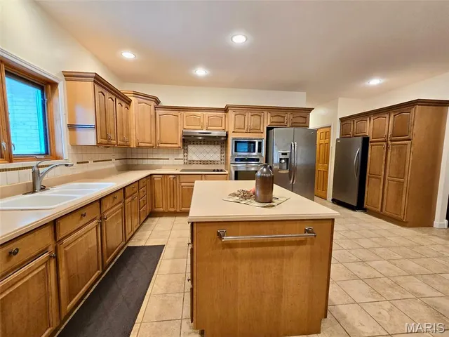 $575,000 | 20404 Alpine Trail, Raymondville, MO 65555