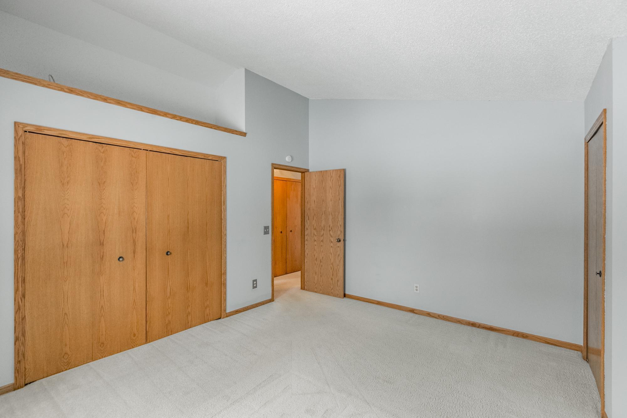 4505 Hay Lake Road South Eagan, MN 55123 - Photo 17 of 35