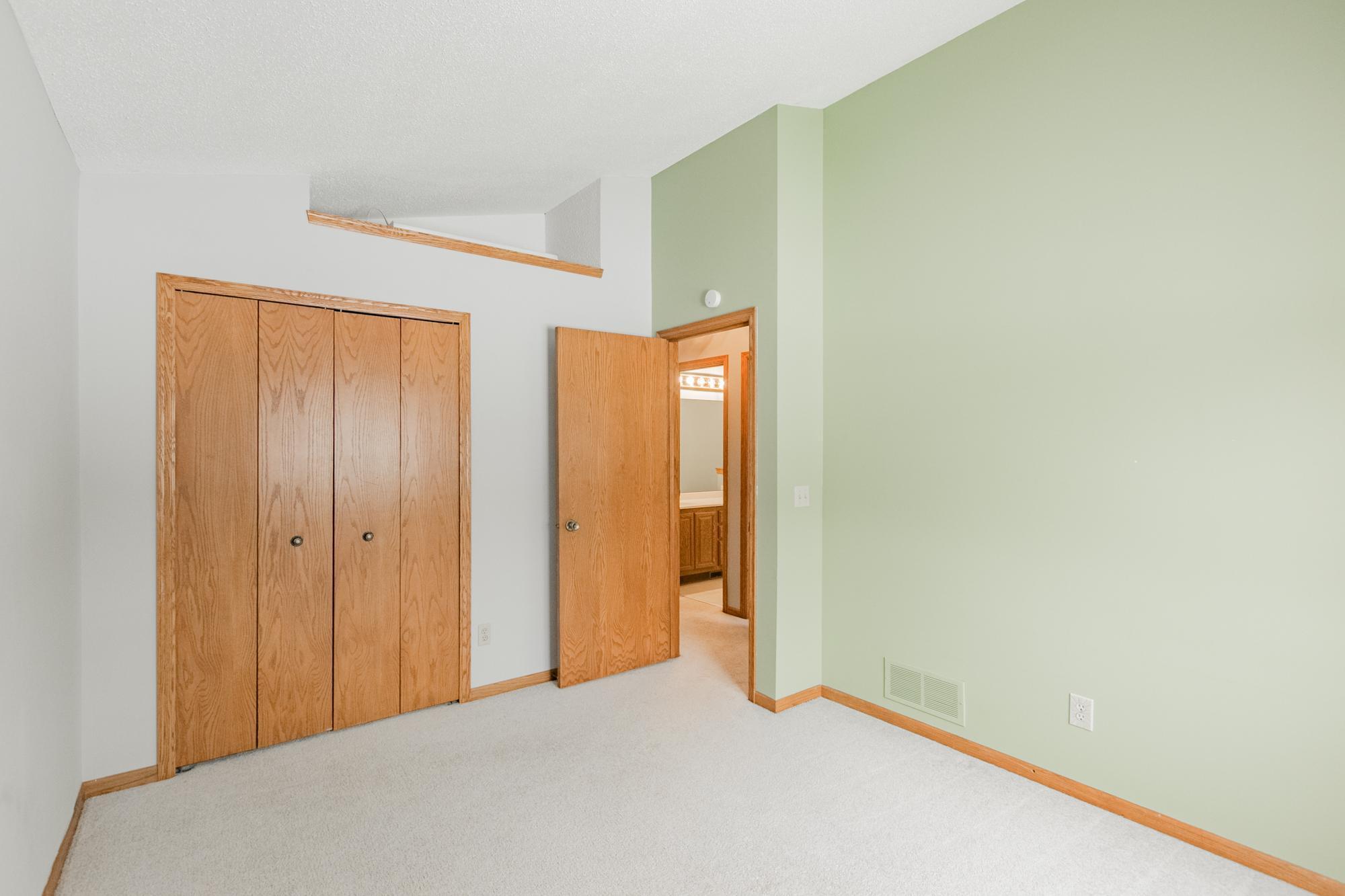 4505 Hay Lake Road South Eagan, MN 55123 - Photo 19 of 35