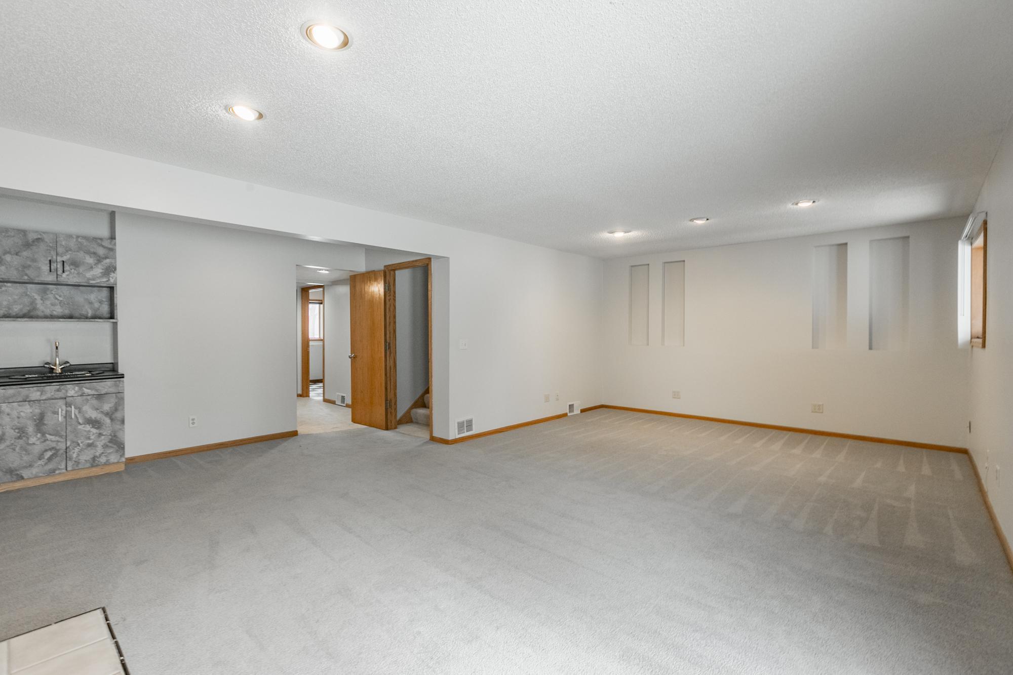 4505 Hay Lake Road South Eagan, MN 55123 - Photo 23 of 35