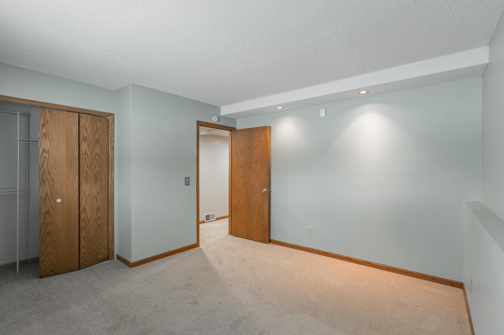 4505 Hay Lake Road South Eagan, MN 55123 - Photo 28 of 35