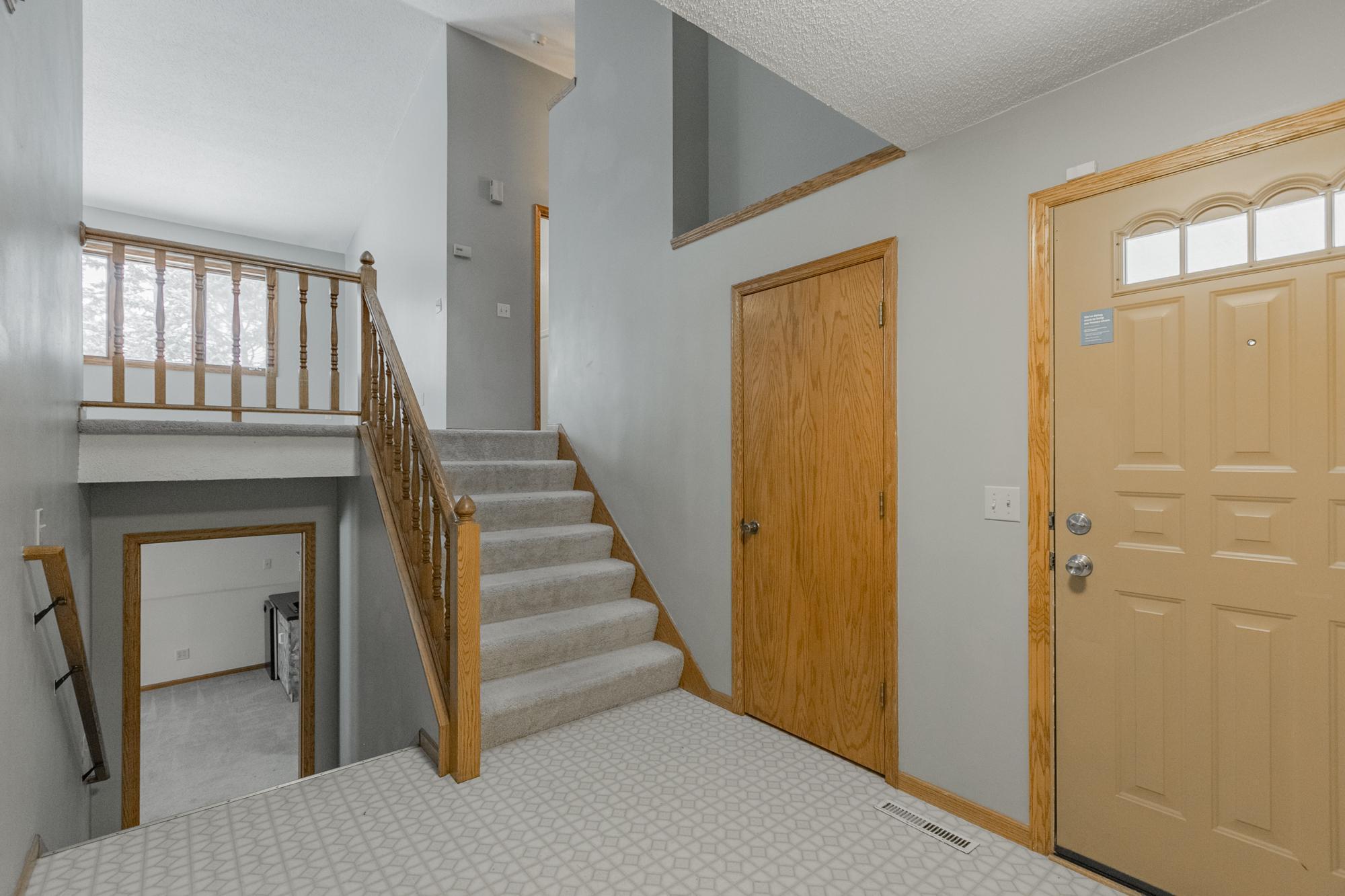 4505 Hay Lake Road South Eagan, MN 55123 - Photo 5 of 35