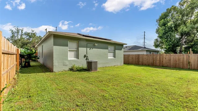 a view of a back yard of the house
