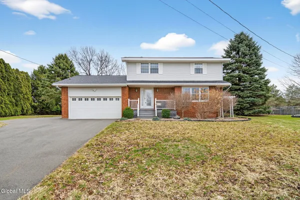 $479,000 | 4 Albert Court, Colonie, NY 12110
