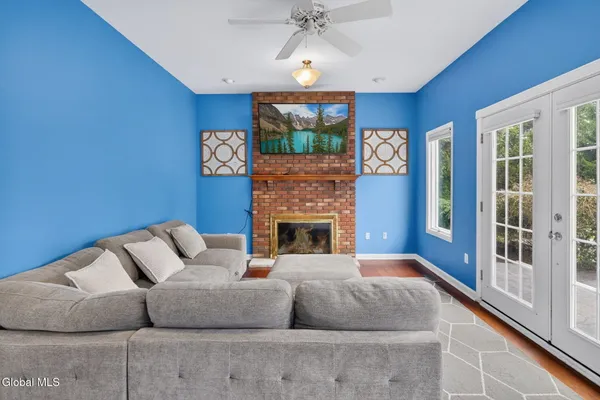 $479,000 | 4 Albert Court, Colonie, NY 12110