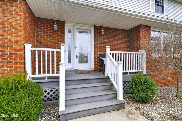 $479,000 | 4 Albert Court, Colonie, NY 12110