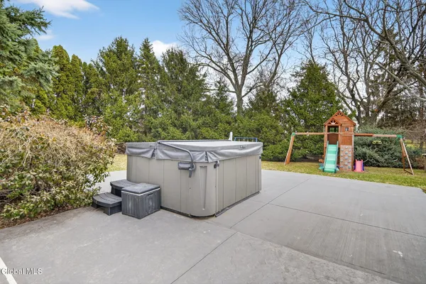$479,000 | 4 Albert Court, Colonie, NY 12110