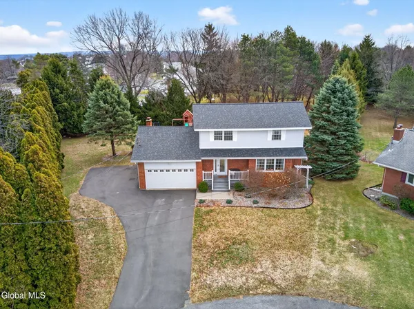 $479,000 | 4 Albert Court, Colonie, NY 12110
