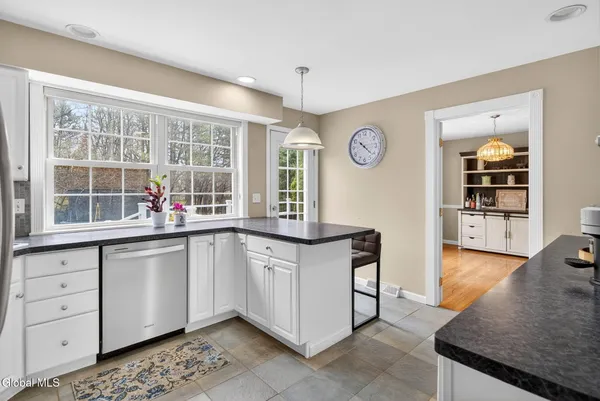 $479,000 | 4 Albert Court, Colonie, NY 12110