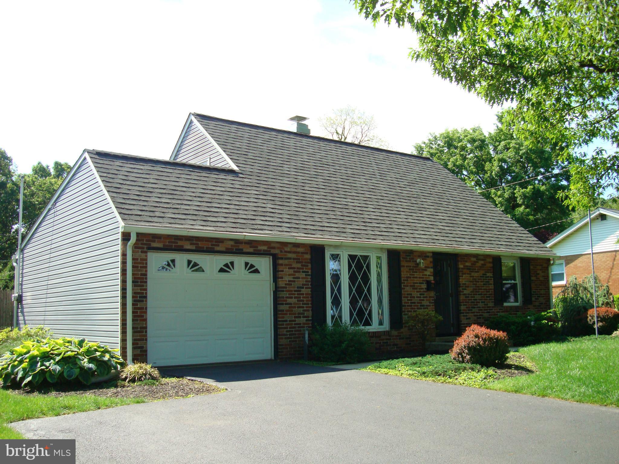 16 Cedarwood Road Reading, PA 19610 - Photo 2 of 13 Gallery Image 2