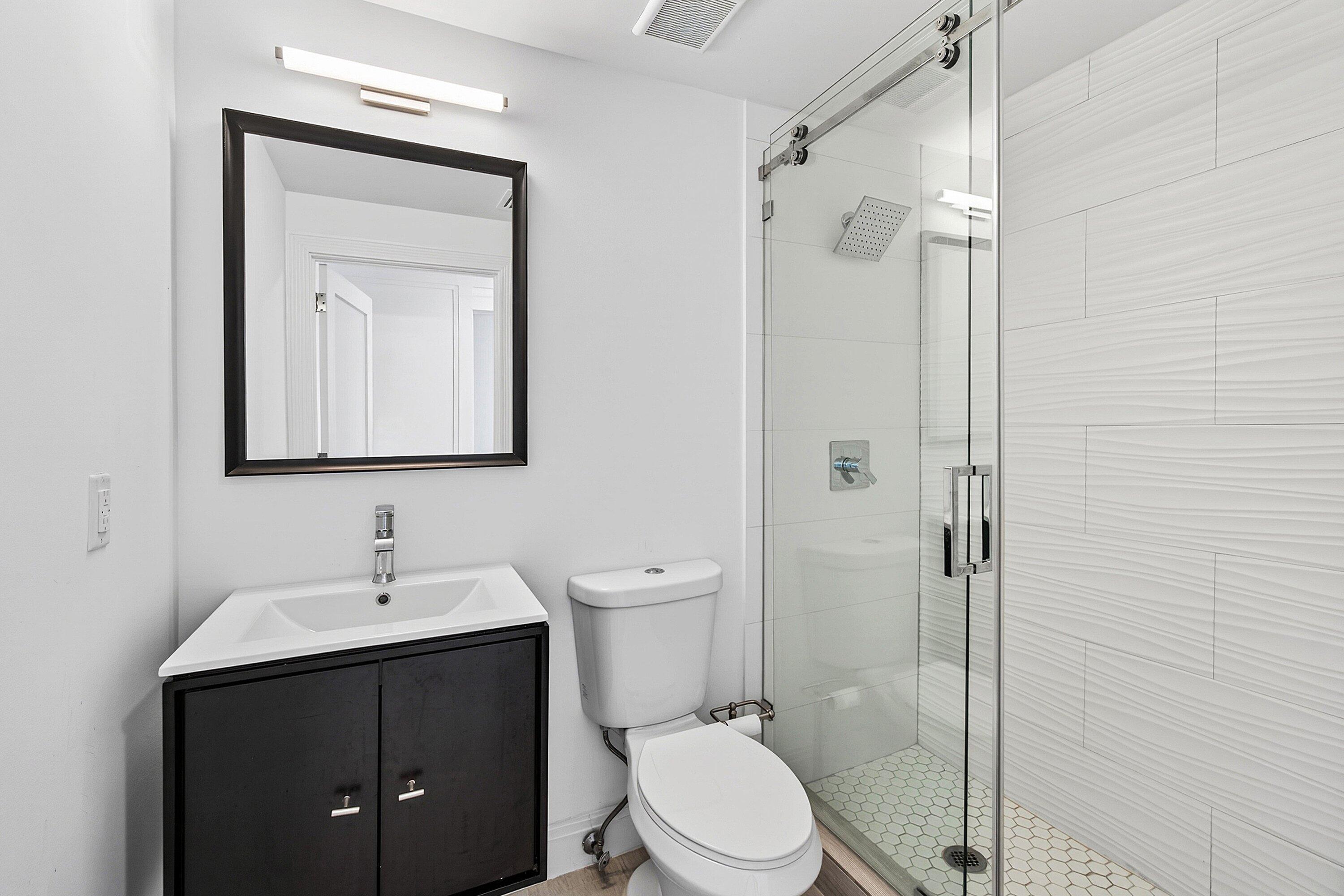 17545 Vía Capri Boca Raton, FL 33496 - Photo 18 of 28 Second Bathroom