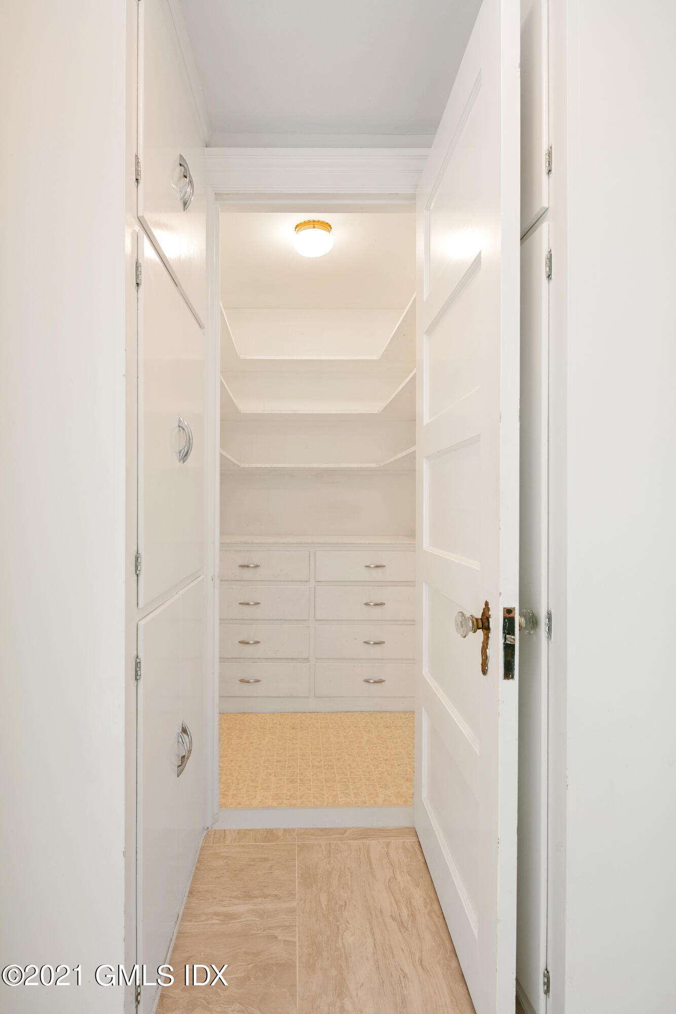 14 Byram Shore Road, Unit 1 Greenwich, CT 06830 - Photo 19 of 30 a bathroom with a shower