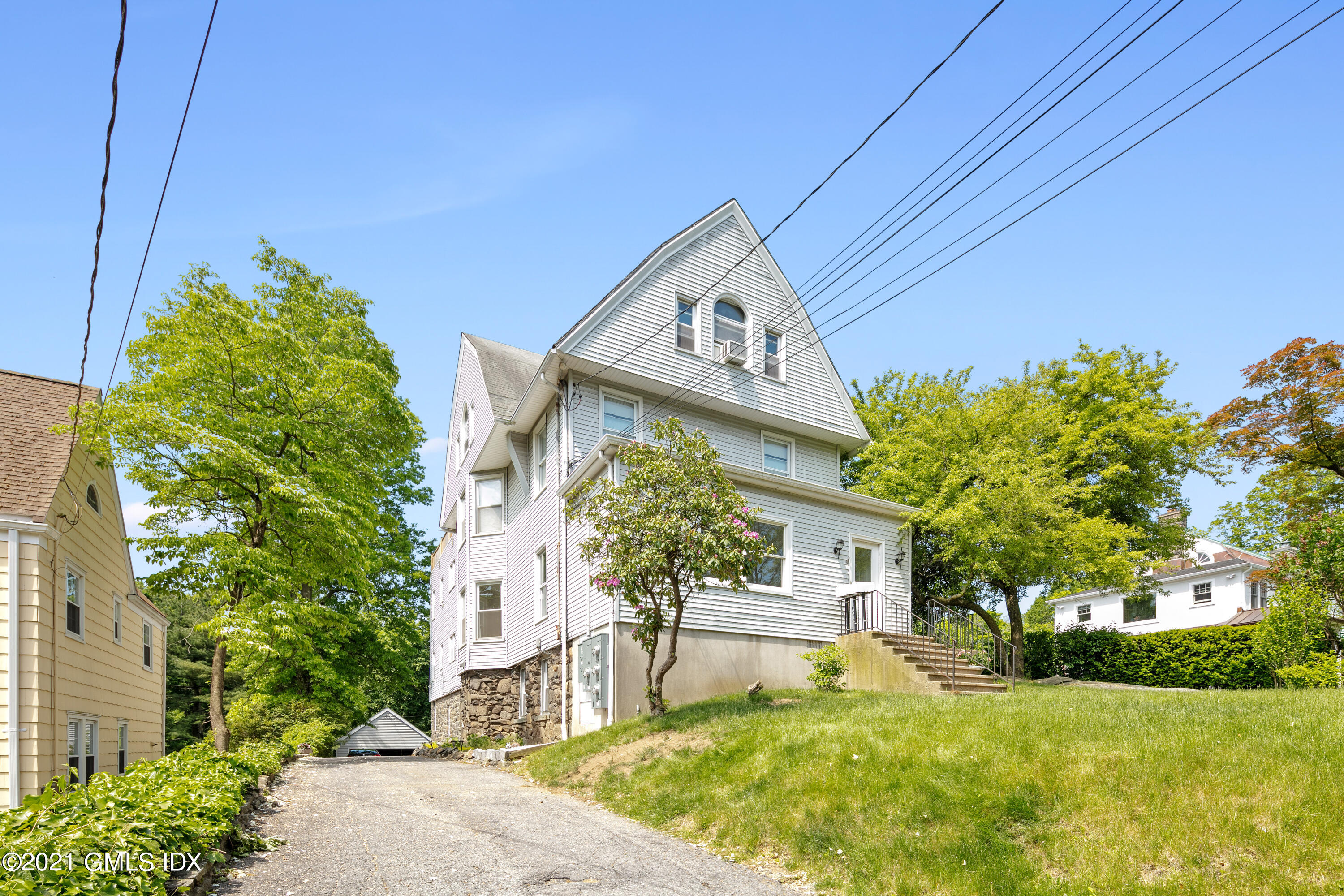 14 Byram Shore Road, Unit 1 Greenwich, CT 06830 - Photo 26 of 30 a front view of a house with garden