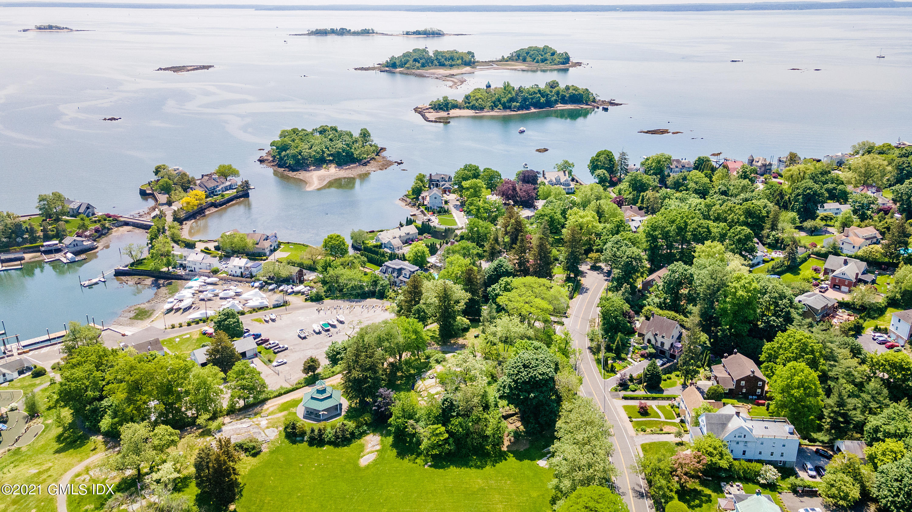 14 Byram Shore Road, Unit 1 Greenwich, CT 06830 - Photo 29 of 30 a view of a flowers