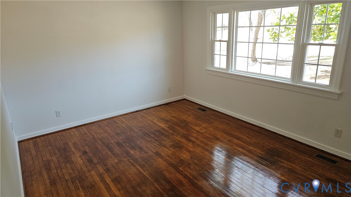 6019 Old Buckingham Road Powhatan, VA 23139 - Photo 11 of 17 Livingroom