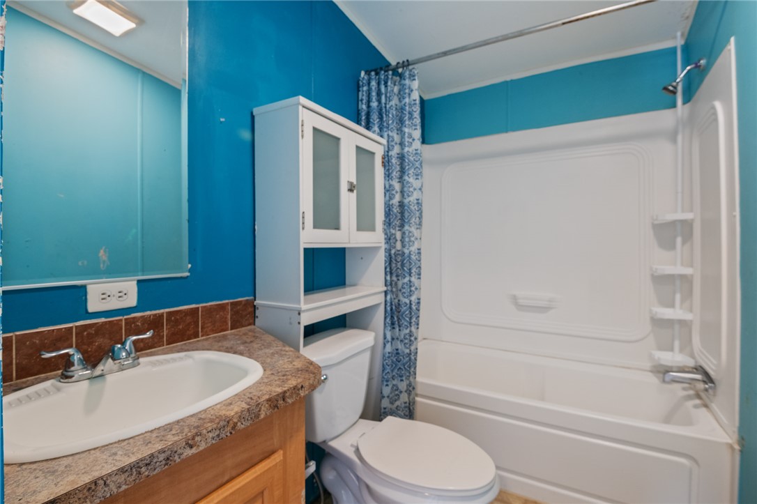 3692 North Egar Road Golden Valley, AZ 86413 - Photo 12 of 27 Bathroom