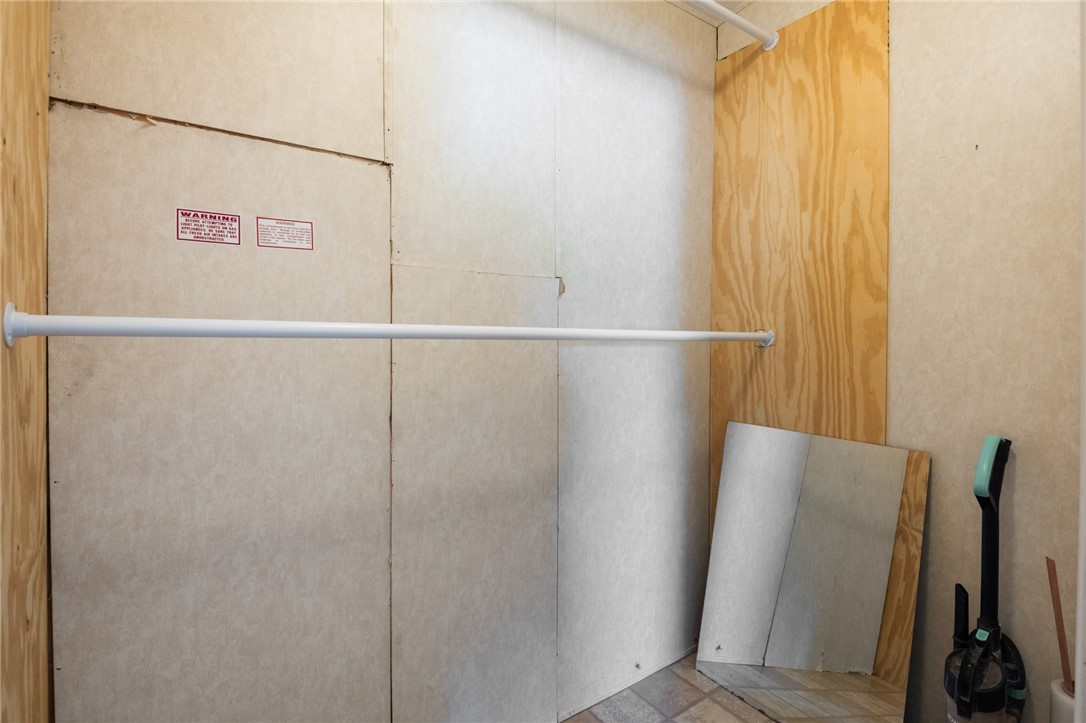 3692 North Egar Road Golden Valley, AZ 86413 - Photo 18 of 27 Closet