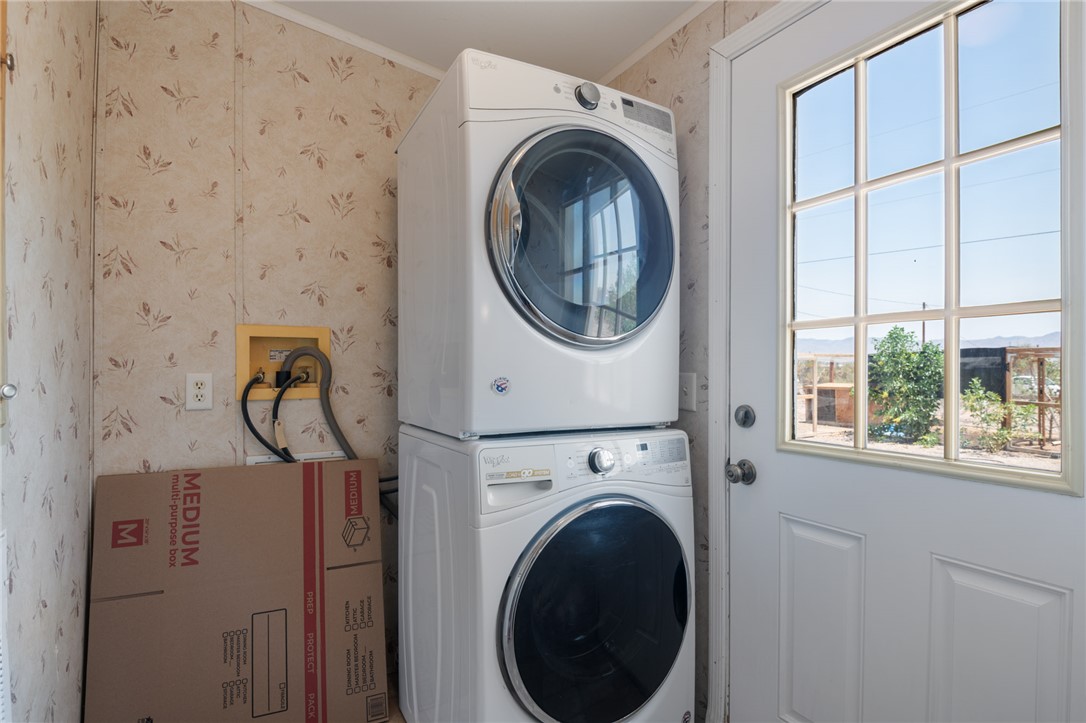 3692 North Egar Road Golden Valley, AZ 86413 - Photo 10 of 27 Laundry