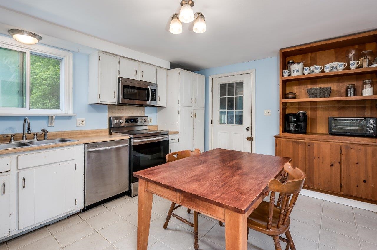 143 Stratham Heights Road Stratham, NH 03885 - Photo 8 of 40
