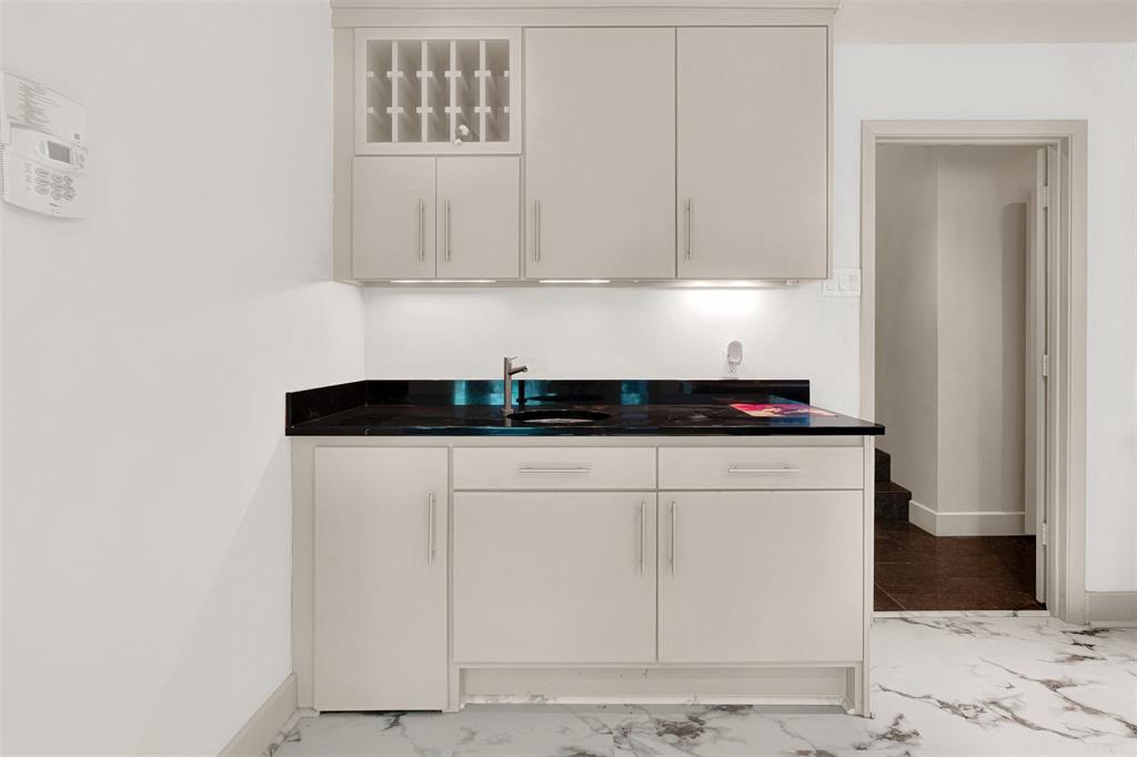 13311 Purple Sage Road Dallas, TX 75240 - Photo 14 of 26 a close view of utility room in kitchen