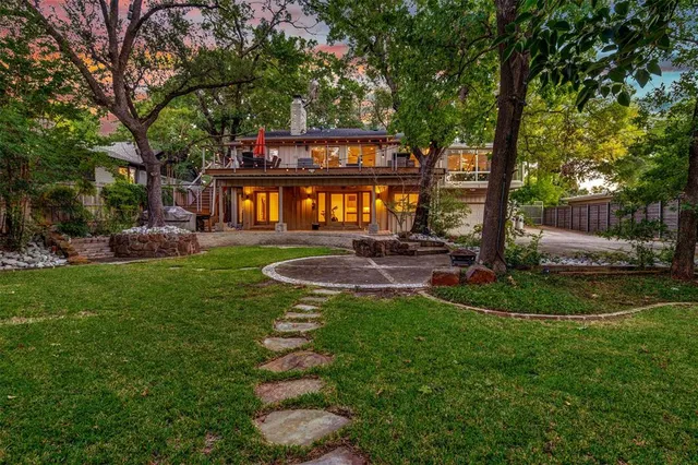 a view of a house with backyard and sitting area