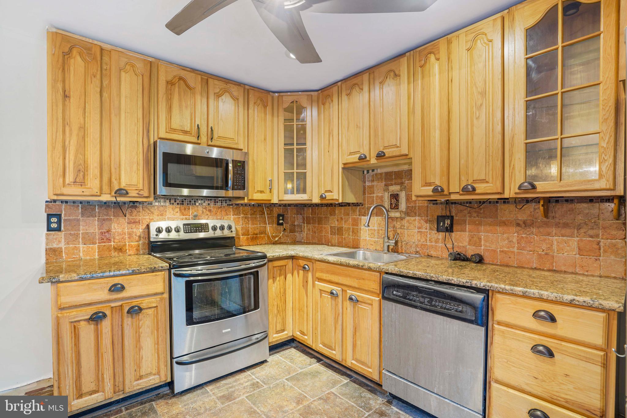 12303 Coleraine Court Reston, VA 20191 - Photo 16 of 48 Gallery Image 16