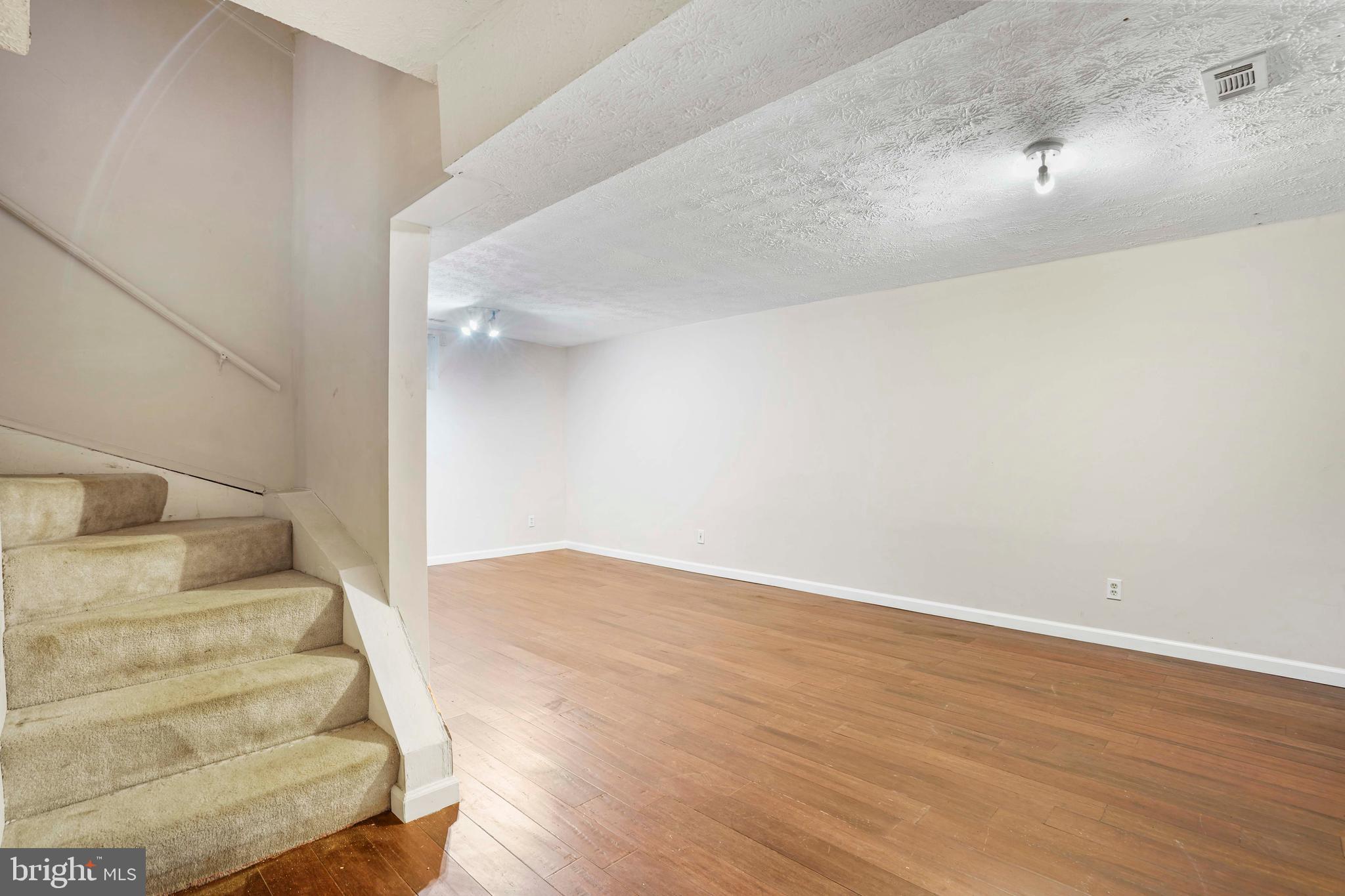 12303 Coleraine Court Reston, VA 20191 - Photo 43 of 48 Gallery Image 43