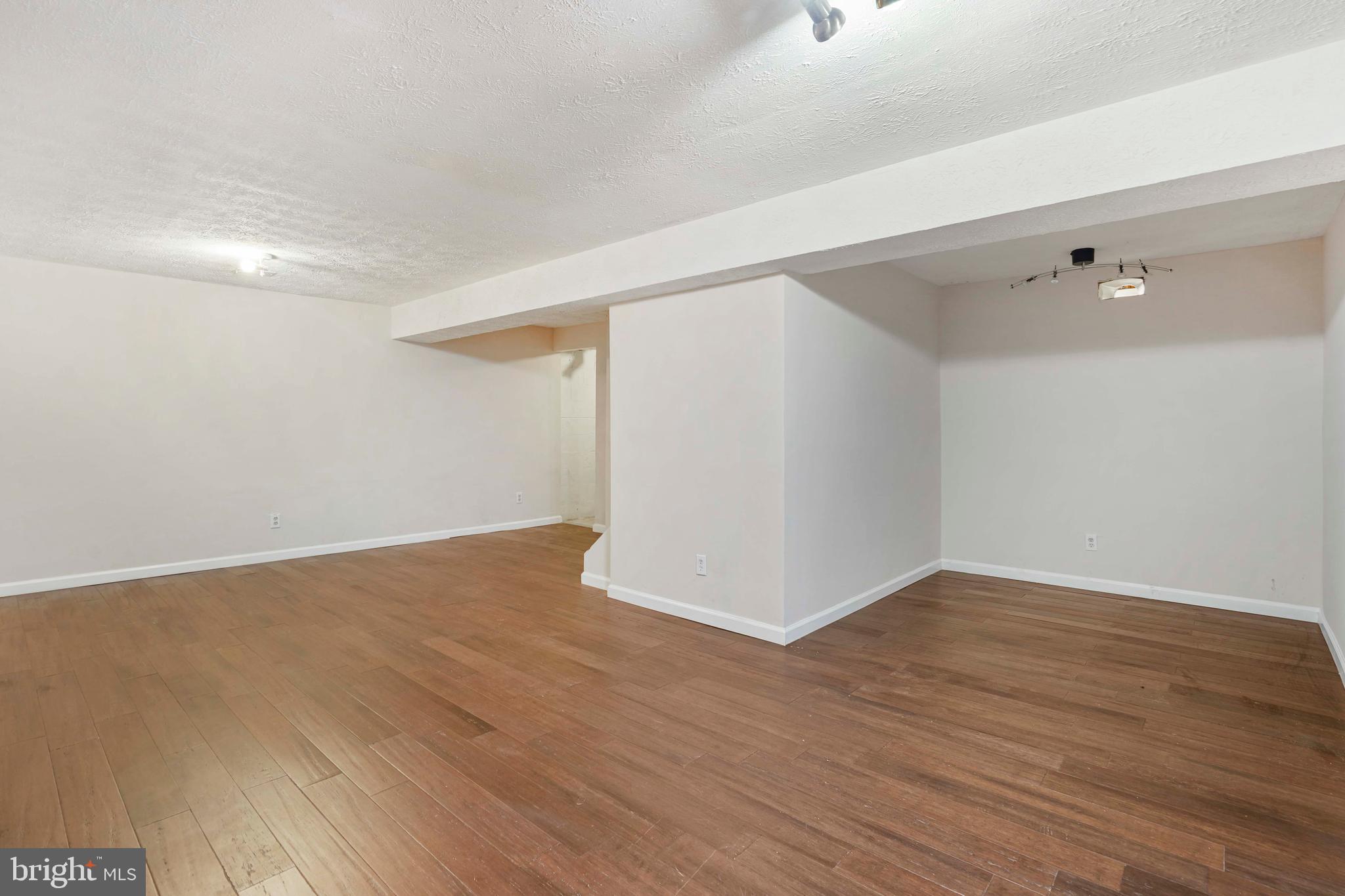 12303 Coleraine Court Reston, VA 20191 - Photo 46 of 48 Gallery Image 46