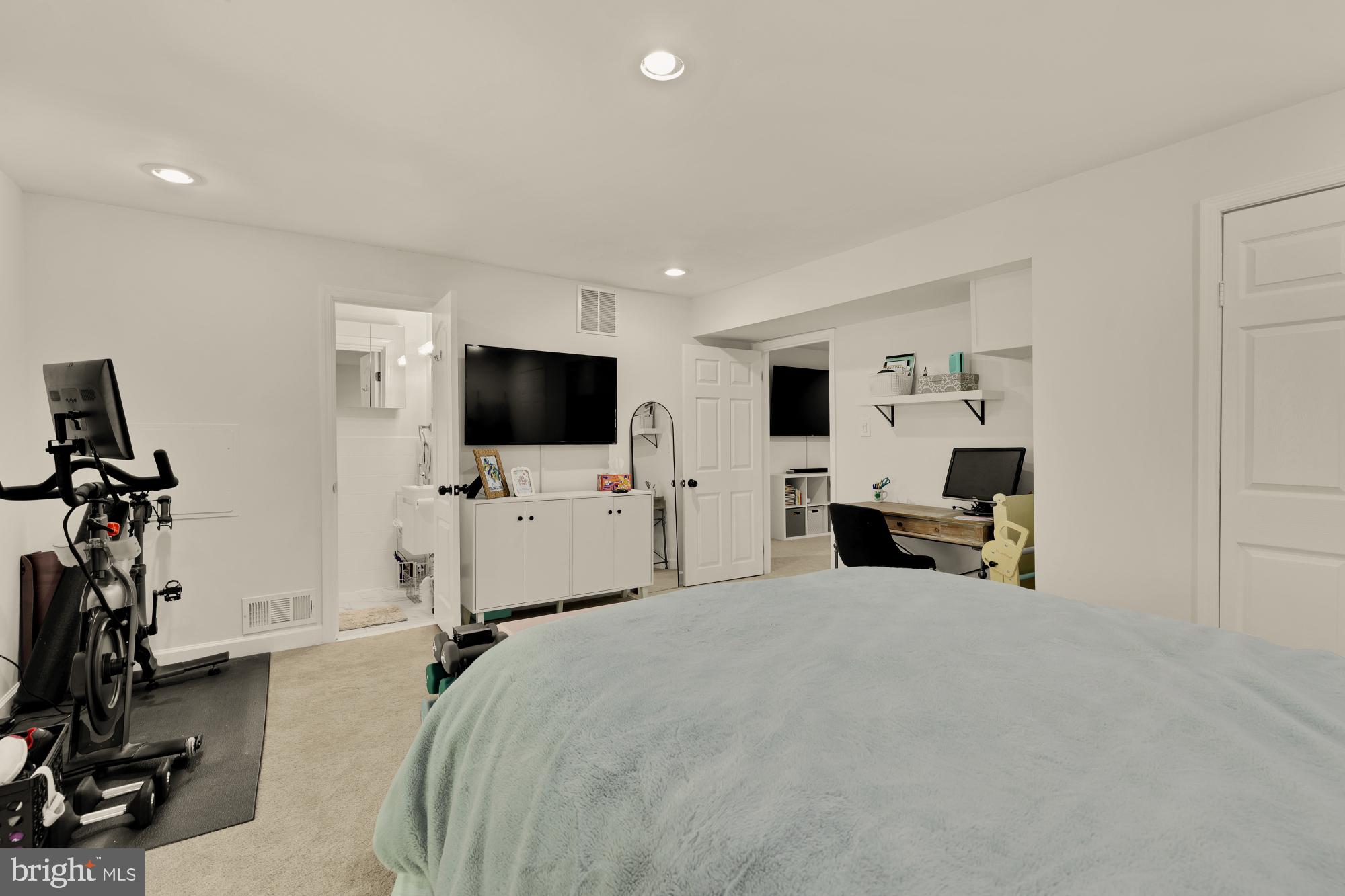 11170 Forest Edge Drive Reston, VA 20190 - Photo 27 of 35 Basement en suite