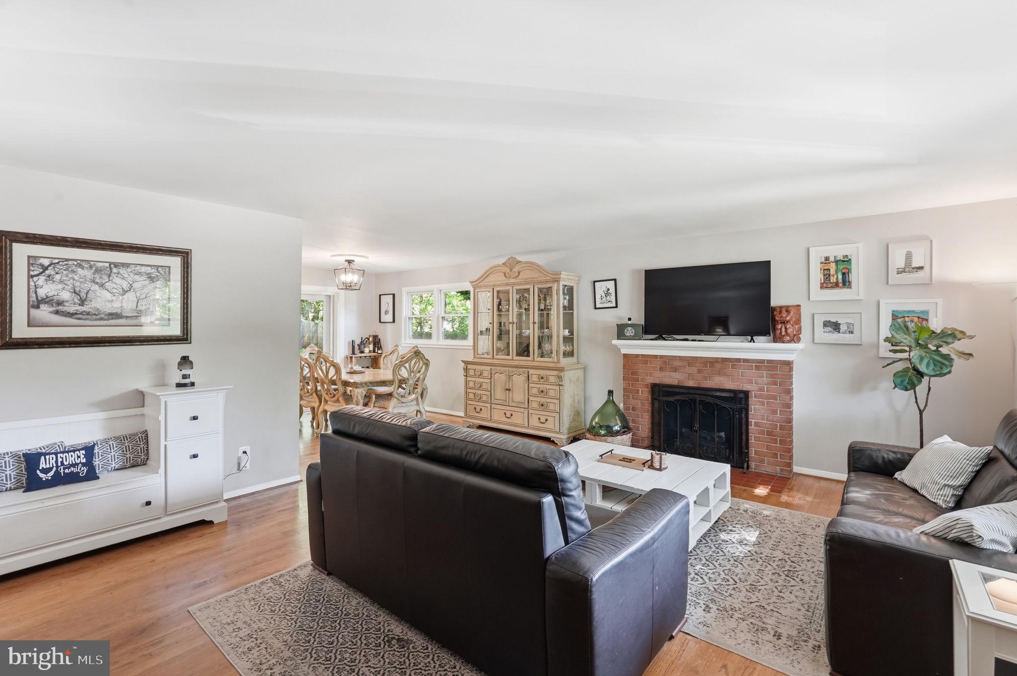 5414 Queensberry Avenue Springfield, VA 22151 - Photo 8 of 43