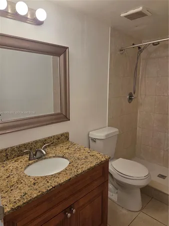 $2,000 | 17901 Northwest 68th Avenue, Unit T106, Hialeah, FL 33015