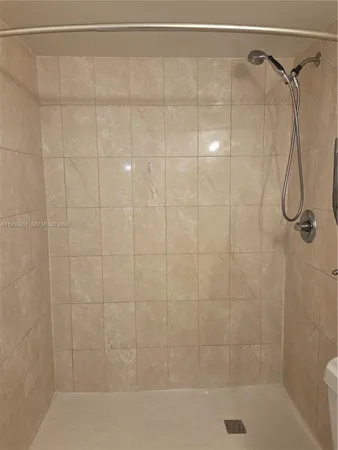 $2,000 | 17901 Northwest 68th Avenue, Unit T106, Hialeah, FL 33015