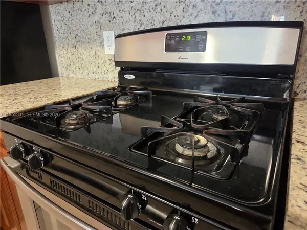 $2,000 | 17901 Northwest 68th Avenue, Unit T106, Hialeah, FL 33015