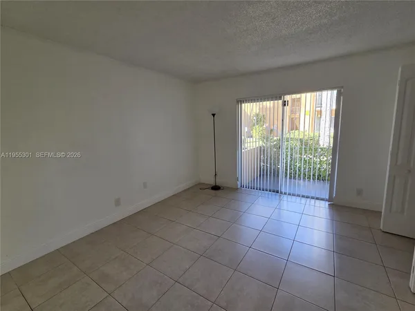 $2,000 | 17901 Northwest 68th Avenue, Unit T106, Hialeah, FL 33015
