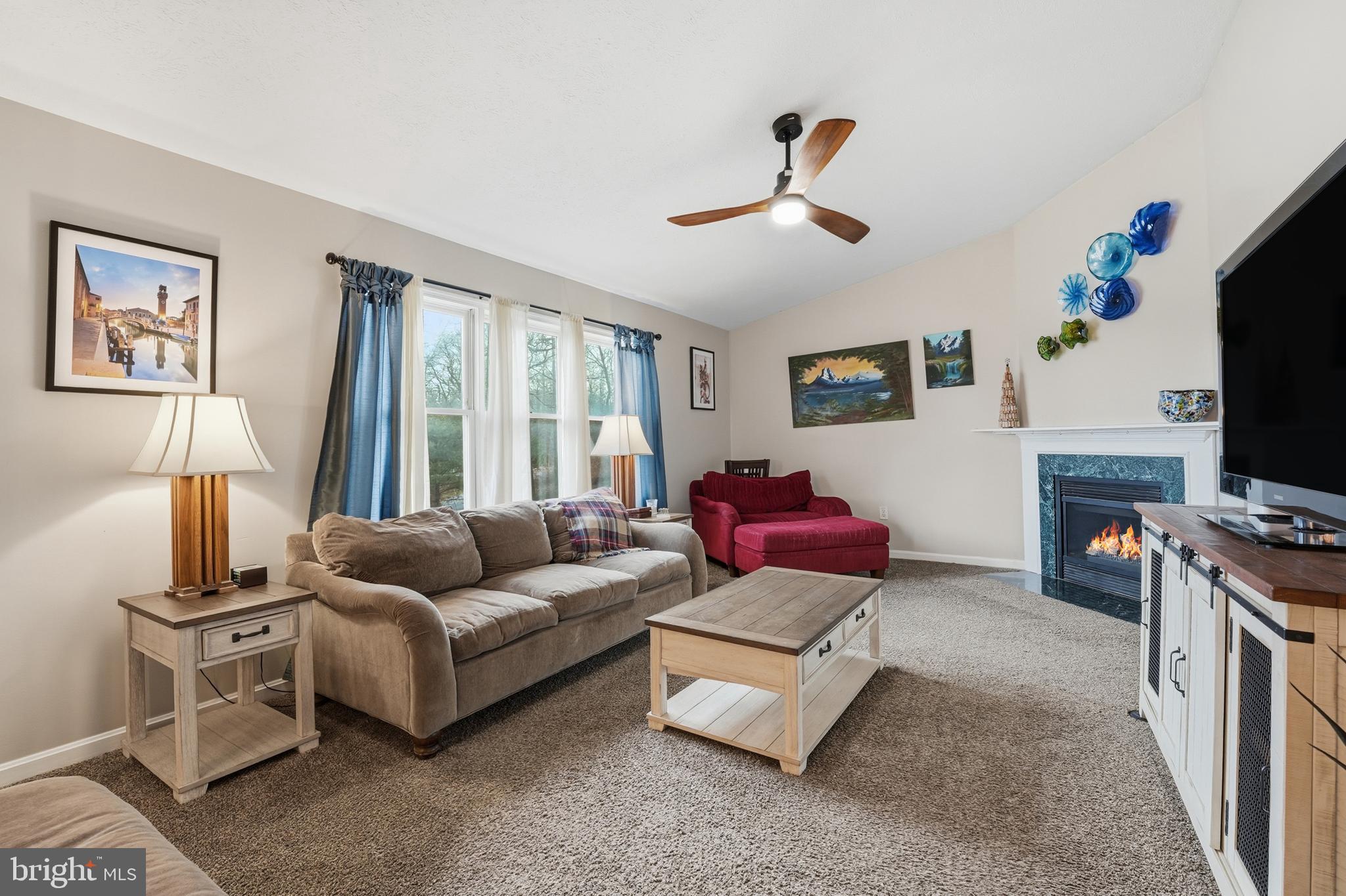 1073 Mountain Heights Road Front Royal, VA 22630 - Photo 7 of 48 Living Room